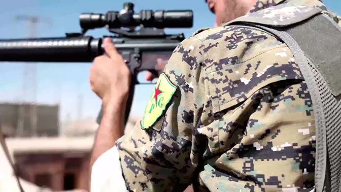„Гневът на Ефрат”: Ето как чисти ислямистите кюрдски снайперист (ВИДЕО)