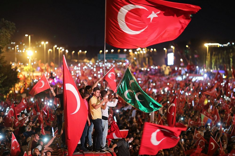 Hurriet: Милиони турски граждани в Истанбул отбелязват годишнината от неуспешния преврат