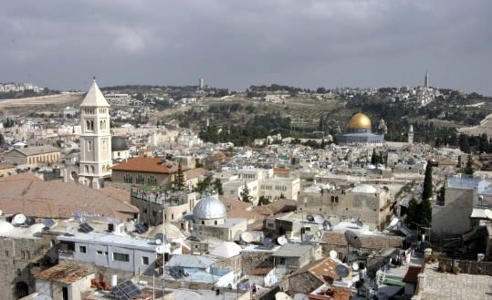 Сблъсъци избухнаха в Йерусалим след като властите премахнаха забрана спрямо мюсюлманите
