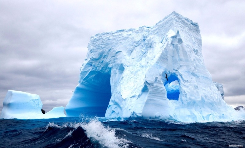НАСА публикува уникално ВИДЕО с образуването на "айсберга на века" в Антарктида