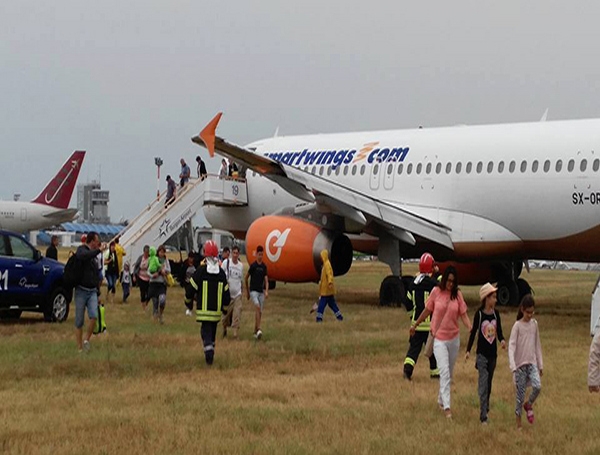 Първи СНИМКИ от евакуацията на чешките туристи на летище Бургас (СНИМКИ)