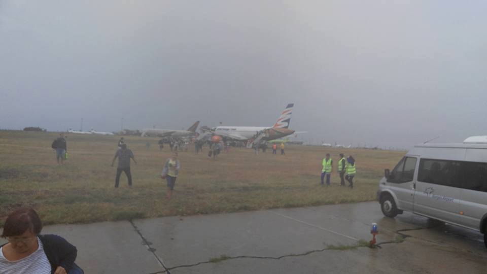 Първи СНИМКИ от евакуацията на чешките туристи на летище Бургас (СНИМКИ)