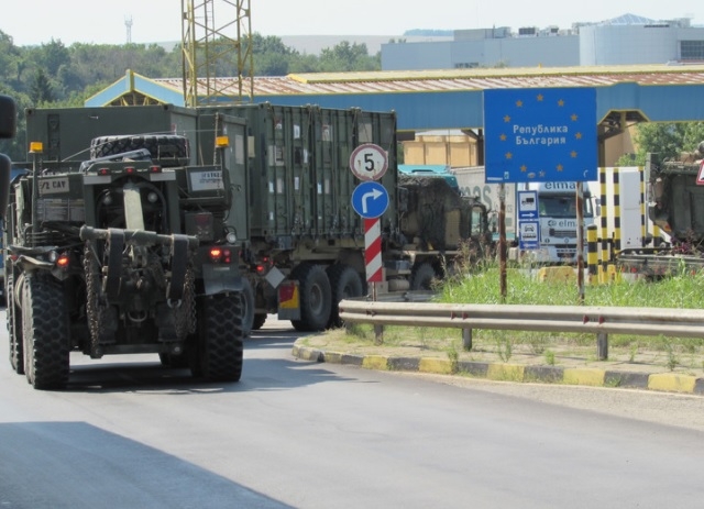 Русенци се чудят и маят! Колона от американски военни машини влезе в България и ги остави без думи (СНИМКИ)