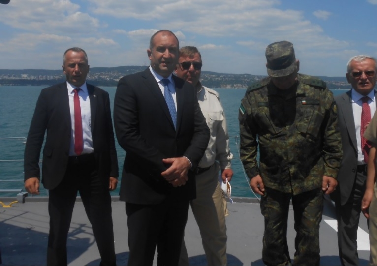 Смут на „Бриз 2017! Екипажът на турския кораб не отдаде чест на Румен Радев (СНИМКИ)