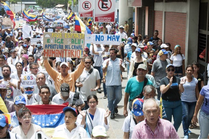 Във Венецуела в страшно! Страната се тресе от протести, има убити, ранени и арестувани