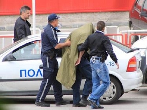 Спецакция на полицията в Черноморец, има задържани  