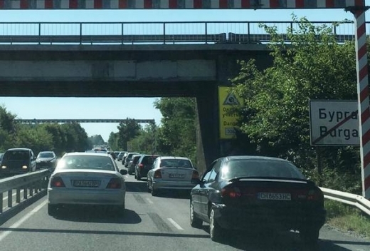 Ужасът по магистрала "Тракия" няма край! Поредно зверско меле блокира подхода към Бургас