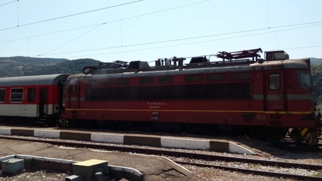 Влакът Русе – София се запали в движение