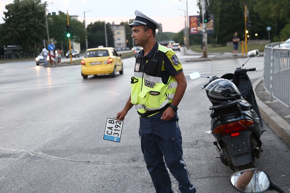 Ексклузивно в БЛИЦ от съвместната акция със СДВР срещу „моторджиите – пирати”: Ето какви трикове използват (СНИМКИ)