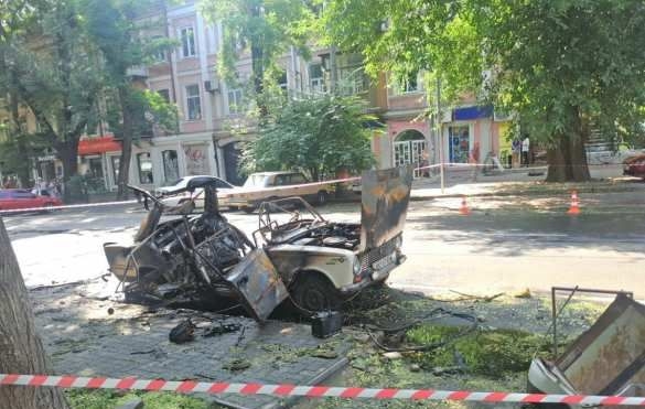 Атентат в центъра на Одеса! Взривен е автомобил (СНИМКИ/ВИДЕО)