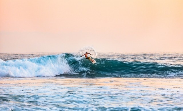 Само за маниаци! Най-добрите плажове в света с големи вълни за сърфинг (СНИМКИ)