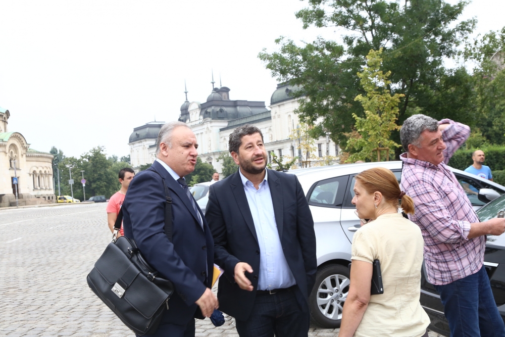 Мърши не могат да свалят главния прокурор!