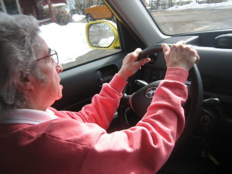 Хванаха баба на 79 г. да шофира “Порше” с 238 км/ч