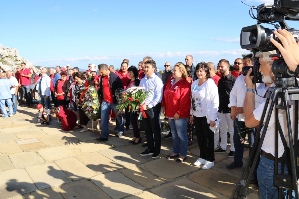 Корнелия Нинова награди с медали и купи победителите от велопохода „Бузлуджа - 2017“ (СНИМКИ)