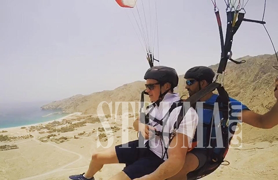 Как Петьо забавлява шейхове и богаташи в небето над Оман (СНИМКИ)