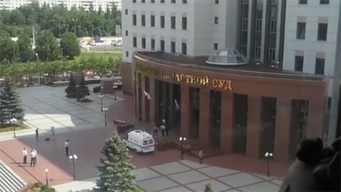 ВИДЕО от престрелката между закоравелите престъпници и полицаите в московския съд