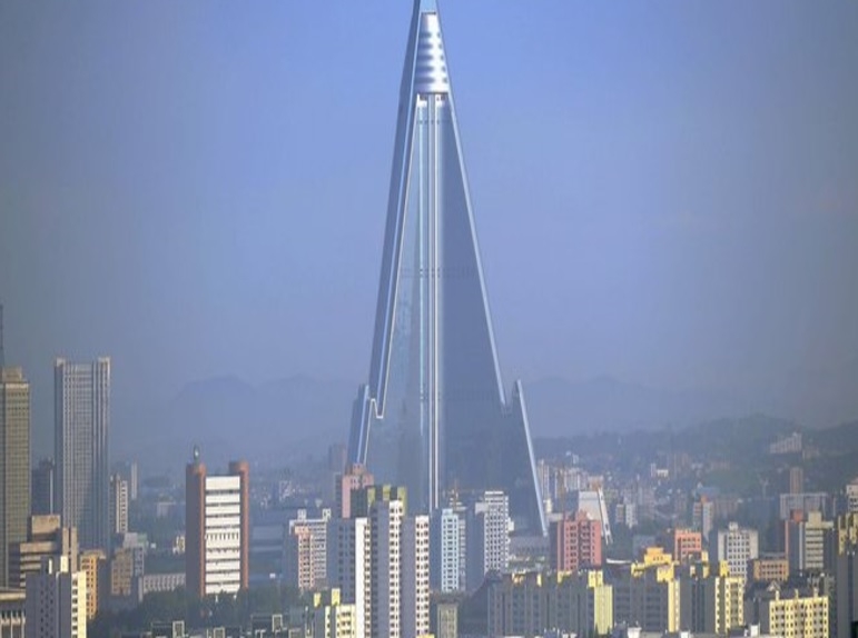 Най-високата пустееща сграда в света ли е флагманът на масивното преустройство на Ким (СНИМКИ/ВИДЕО)