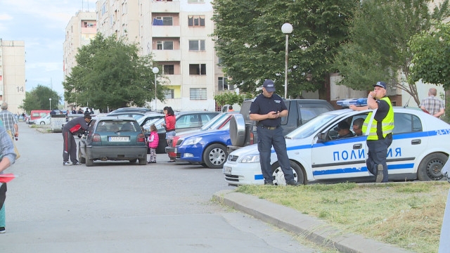 Бесен екшън в центъра на Варна! Млада жена нападна и рани четирима души с нож