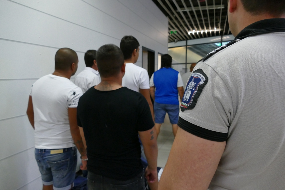 Зрелищна акция! Дадохме на Испания 8 трафиканти на секс роби (СНИМКИ)