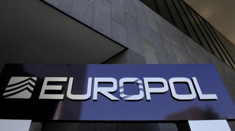 Ново 20: Европол праща картички с благопожелания на издирвани престъпници (СНИМКИ/ВИДЕО)