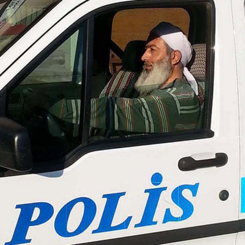 Полицай разбуни духовете в Турция с вида си (СНИМКА)