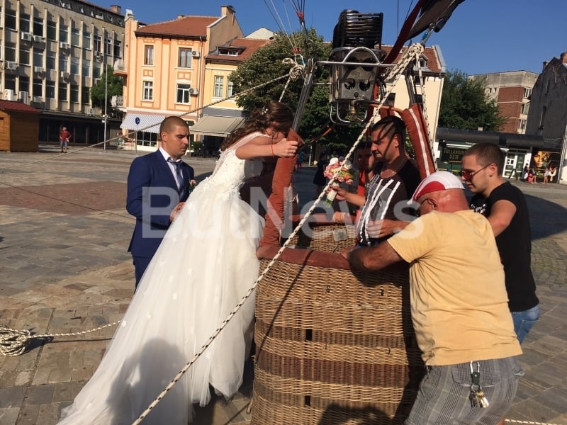 Петьо и Весела се върнаха във Враца, за да се врекат във вечна вярност и получиха изненада, която ще помнят цял живот (СНИМКИ/ВИДЕО)