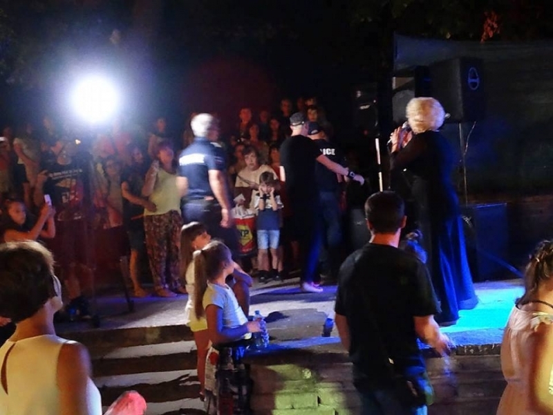 Полиция спря концерт на Силвия Кацарова във Видин (СНИМКИ)
