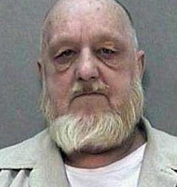 Сериен убиец от Балтимор, който разфасоваше жертвите си и ги продаваше за пържоли на барбекю, е издъхнал тайнствено в килията си (СНИМКИ)
