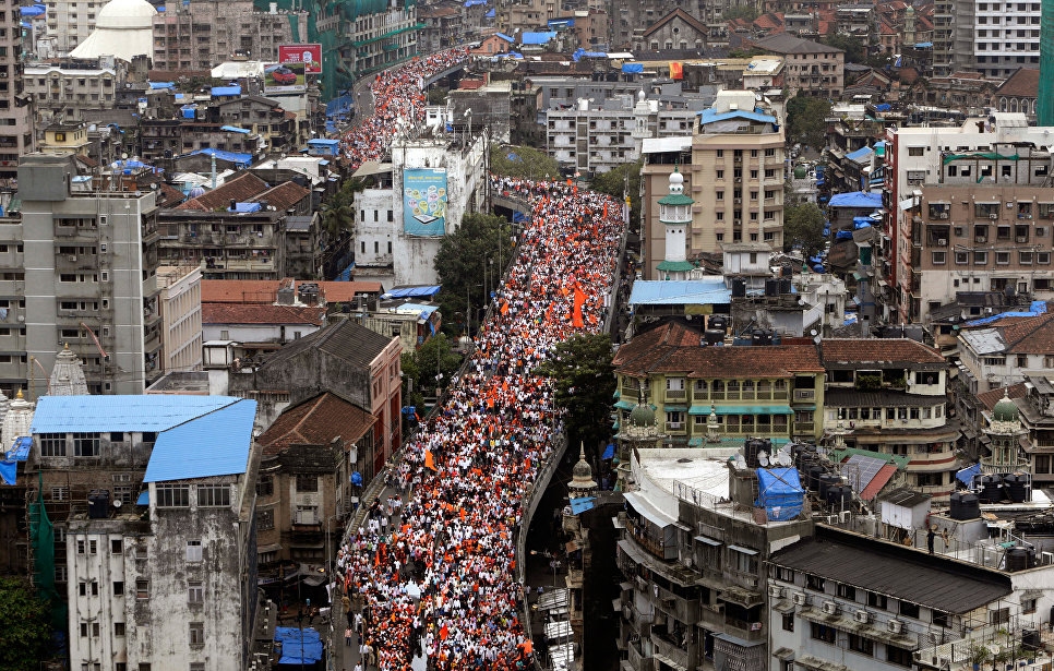 Революция в Индия! След групово изнасилване на 14-годишна от "Недосегаемите", 1 милион гневни маратхи протестират в Мумбай (ВИДЕО)