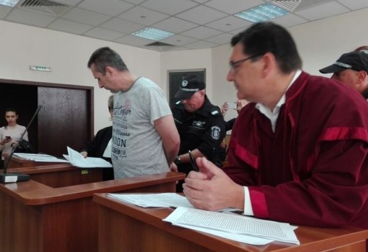 Полицаят Караджов май ще търка нара цял живот заради убийството на родителите си 