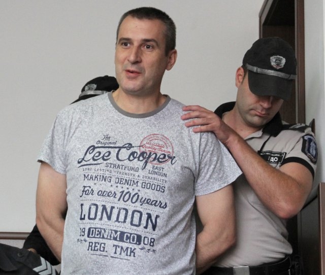 Ченгето Караджов, обвинено за разстрела на родителите си, разглеждал сайтове за безшумни екзекуции