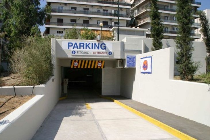 В Атина се оляха, вижте колко струва едно паркинг място 