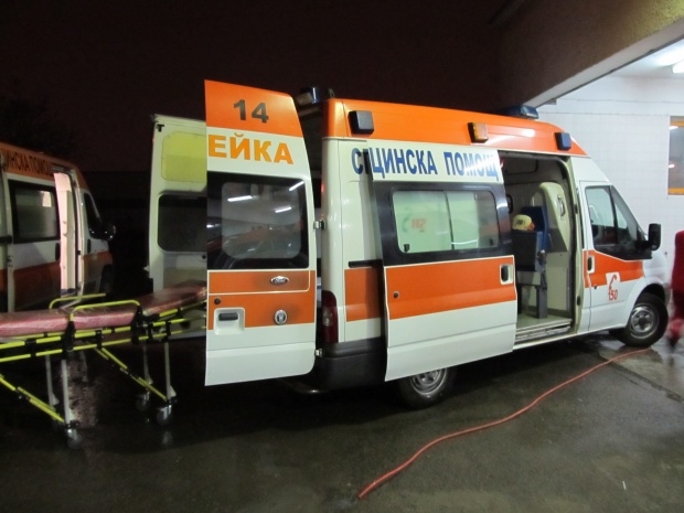 Трагедия край Благоевград, трактор затисна мъж, карат го в болница в тежко състояние 