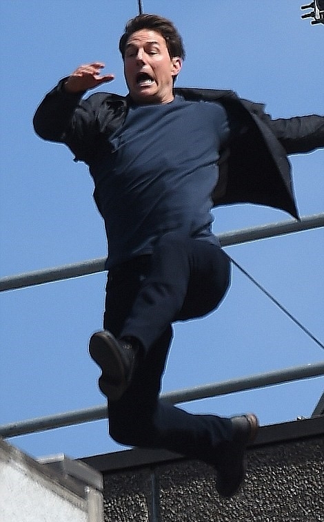 Том Круз се потроши при каскада по време на снимките на „Мисията невъзможна 6“ (СНИМКИ/ВИДЕО)