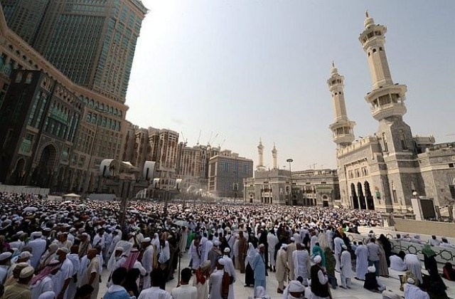 Годишното поклонение на мюсюлмани в Мека взе жертви