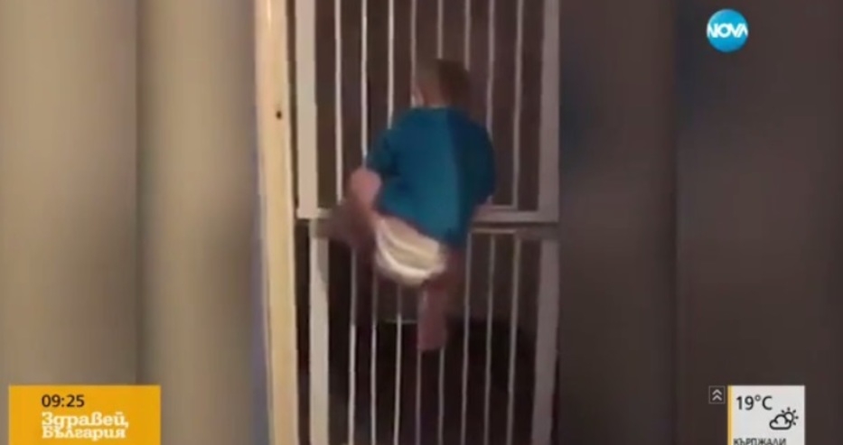 Това бебе изуми всички с акробатичните си умения (ВИДЕО)