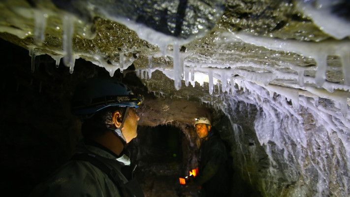 Уникална пещера е скрита в Западните Родопи, пазят местонахождението й в голяма тайна заради пътека от бисери