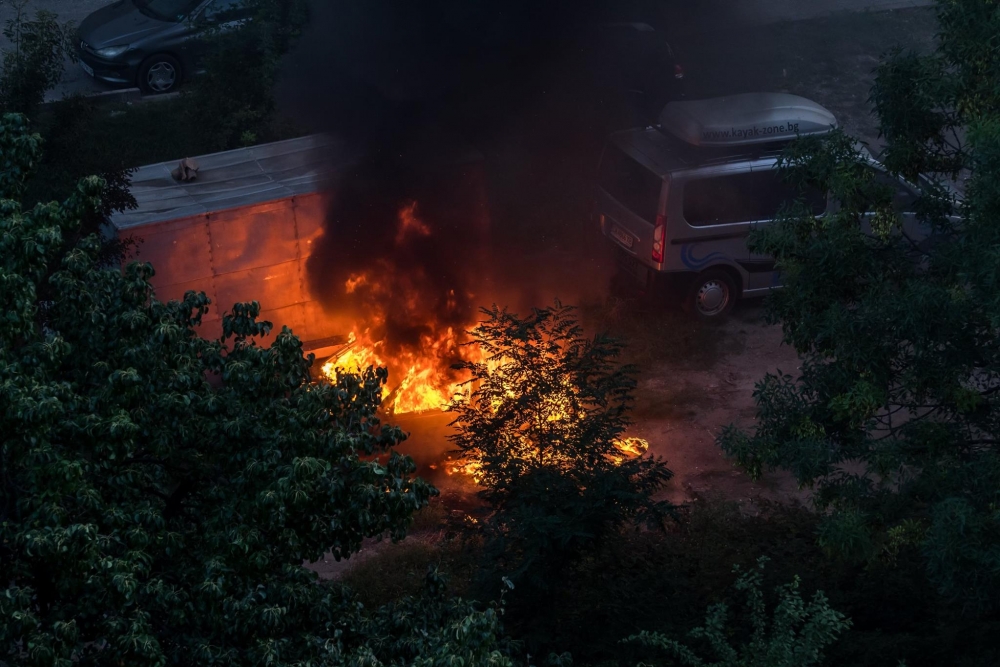 Огнена вечер в столицата! Коли изгоряха като факли в различни квартали (СНИМКИ/ВИДЕО)