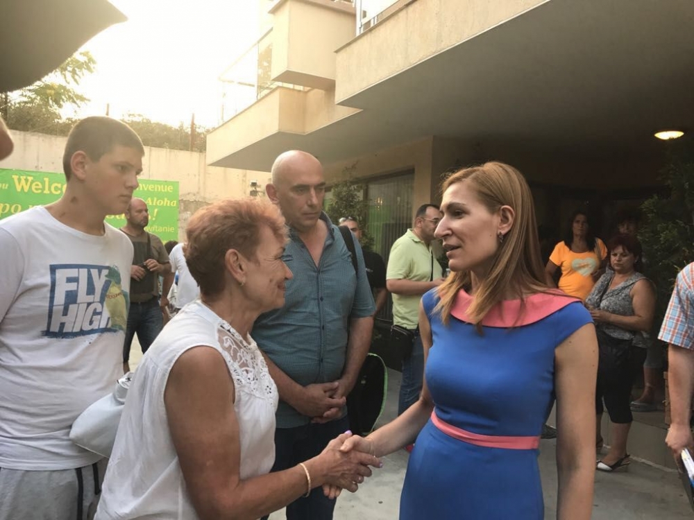 Министър Ангелкова спаси почивката на 210 нашенци в Черноморец