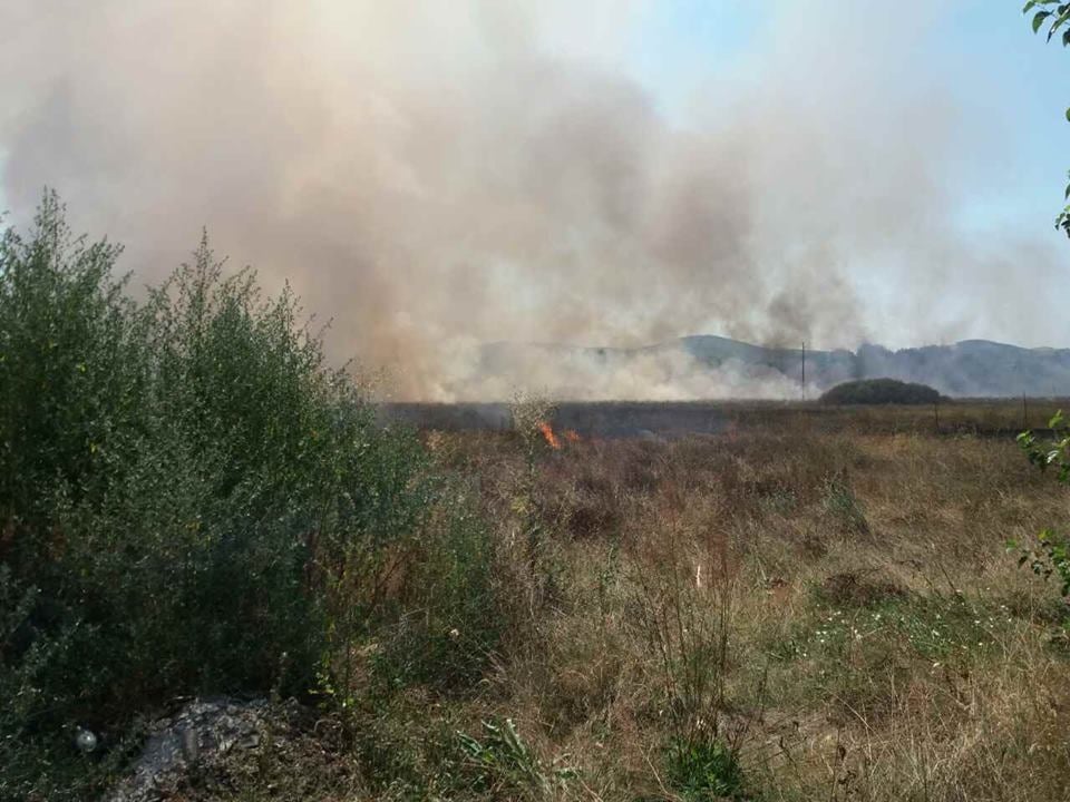 Извънредно в БЛИЦ: Първи СНИМКИ от огнения ад в царския град Баня