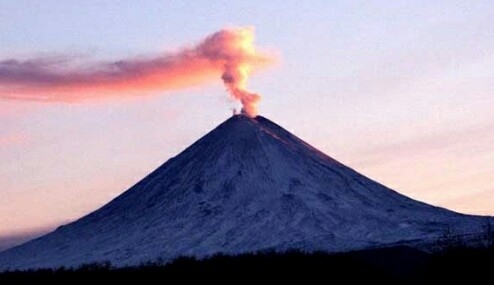 Вулкан в Русия изхвърли пепел на голяма височина