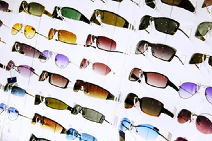 Експерти бият тревога заради фалшиви слънчеви очила, здравето ви е застрашено!