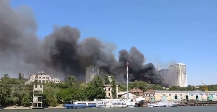 Огромен пожар бушува в Ростов на Дон! Случващото се е страшно (СНИМКИ/ВИДЕО)
