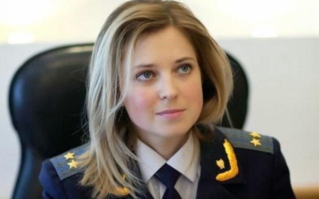  Красивата прокурорка на Крим стана звезда на музикален клип (ВИДЕО)