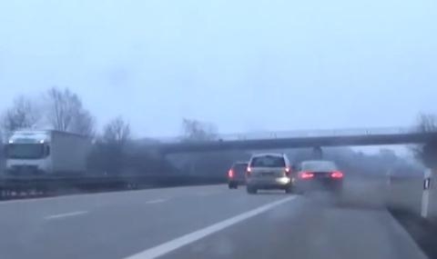 Истински екшън по магистрала! Крадец бяга с крадено Audi с 240 км/ч, полицията го преследва (ВИДЕО)