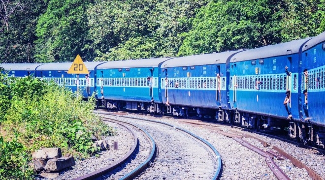 Катастрофа с влак в Индия, има пострадали