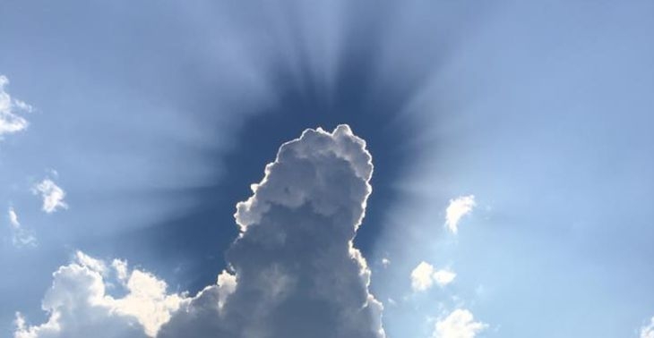 Столичанин засне феномен в небето над НДК (СНИМКА)