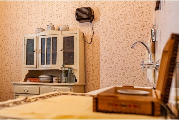 Спомени от соца: Димитровград показва уникален апартамент с автентично обзавеждане от бригадирското движение (СНИМКИ)