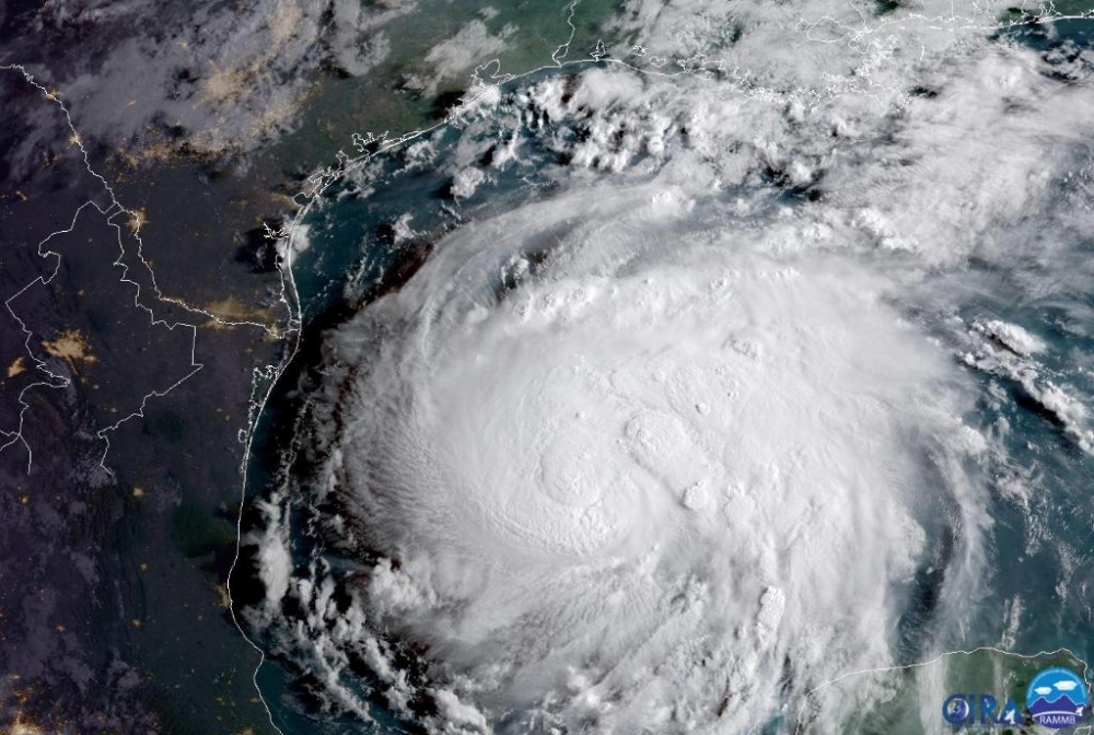 Кадри от космоса на най-силния от 12 години ураган Харви ще смразят дъха ви, стихията до часове удря САЩ (СНИМКИ/ВИДЕО)