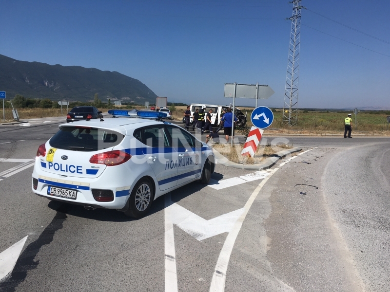 Извънредно! Тежка катастрофа между ТИР и "Мерцедес" на обхода на Враца, има ранени (СНИМКИ)